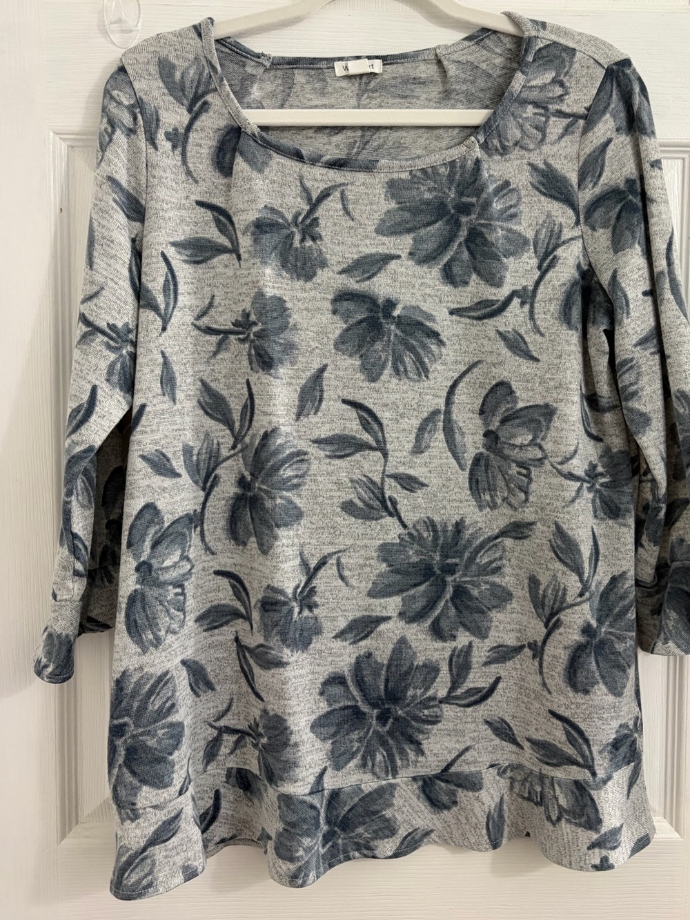 Westport Gray Floral Scoop Neck Tunic. Size large. $10